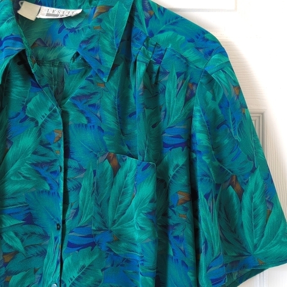 Leslie Fay 80's Vintage Banana Leaf Silky Short Sleeve Button Down Peplum Blouse - Picture 5 of 11